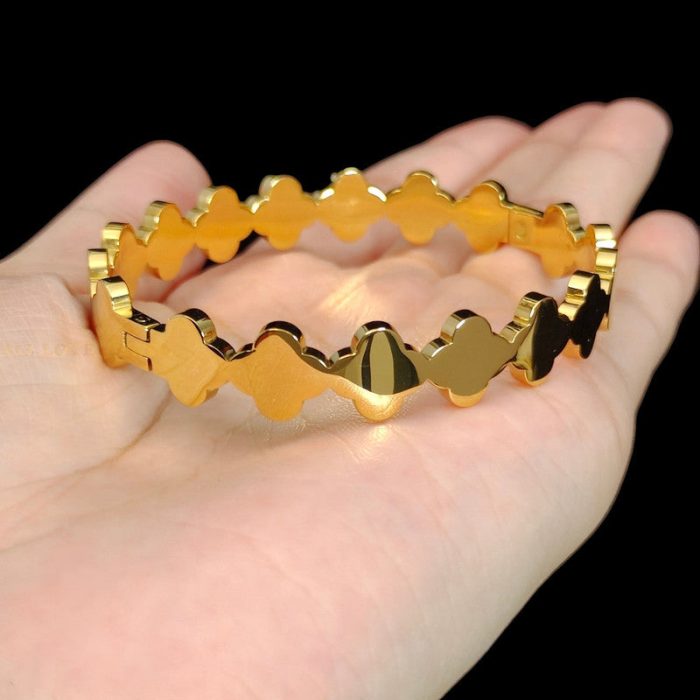 Gold-Plated Anti Tarnish Clover Themed Charm Bracelet - Image 3