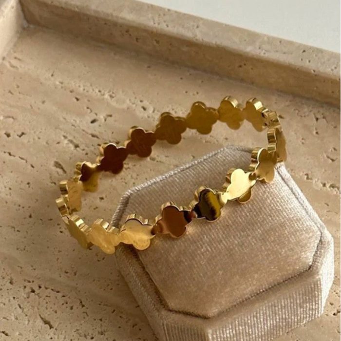 Gold-Plated Anti Tarnish Clover Themed Charm Bracelet - Image 8
