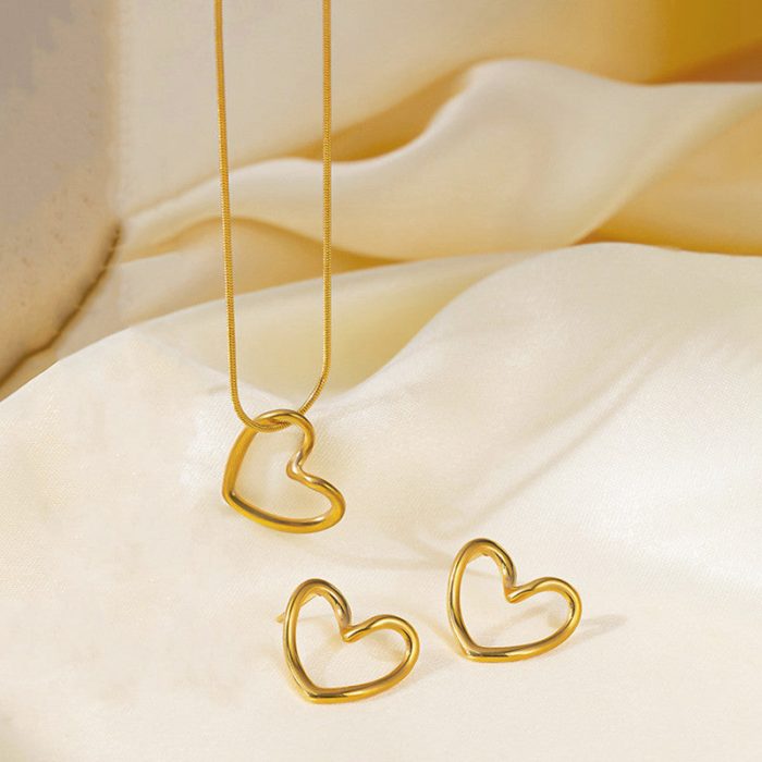Gold Plated Anti Tarnish Heart Themed Pendant Set - Image 3