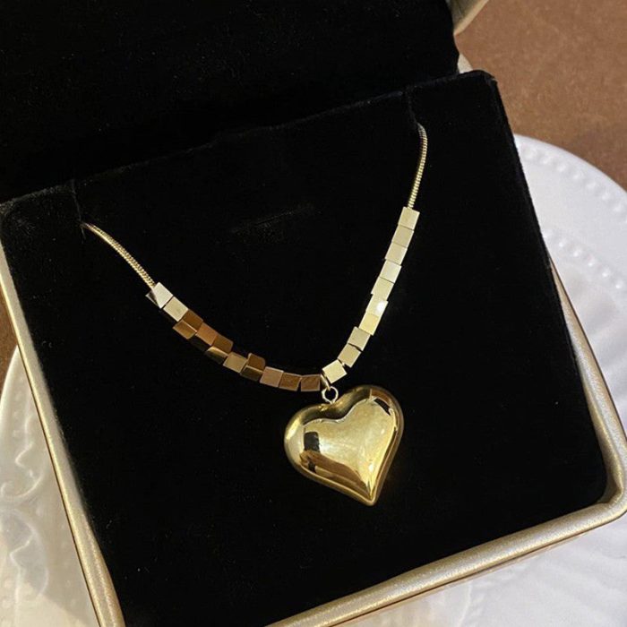 Gold-Plated Anti Tarnish Heart Themed Pendant - Image 9
