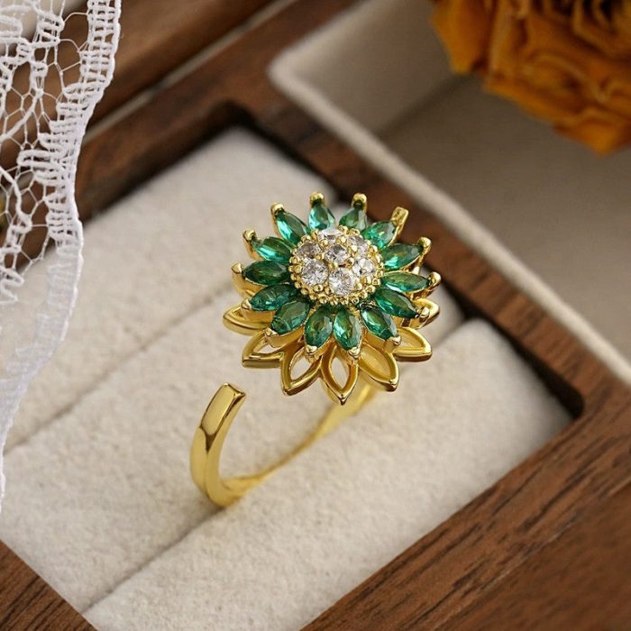 Gold Plated Star Shaped Green Rotatable Adjustable Ring - Image 4