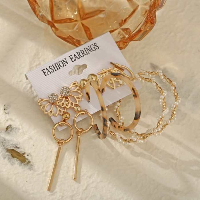 Mesmerizing Pearl Gold Plated Earrings For Women - VAIRAVI