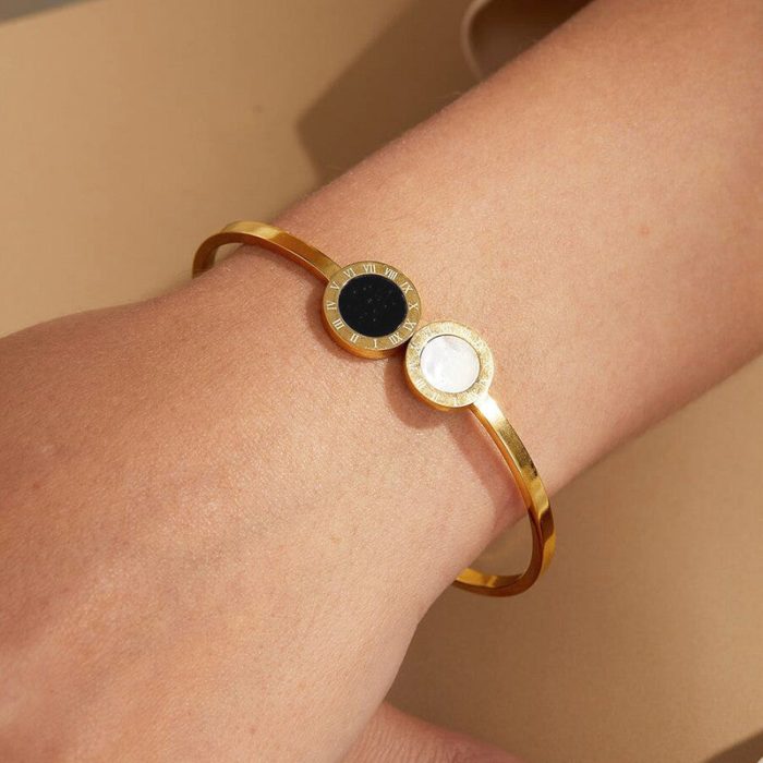 Gold Plated Stainless Steel Roman Numerals Anti Tarnish Geometric Bracelet - Image 2