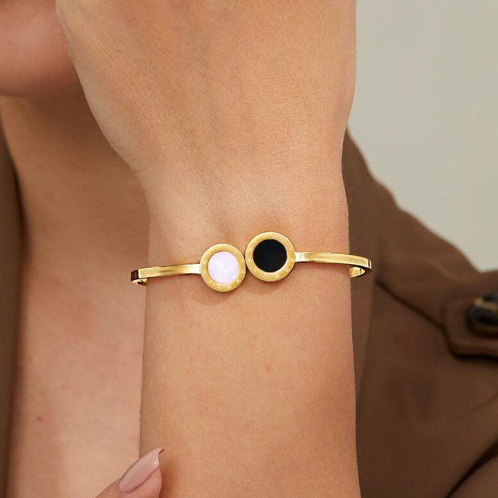 Gold Plated Stainless Steel Roman Numerals Anti Tarnish Geometric Bracelet - Image 4